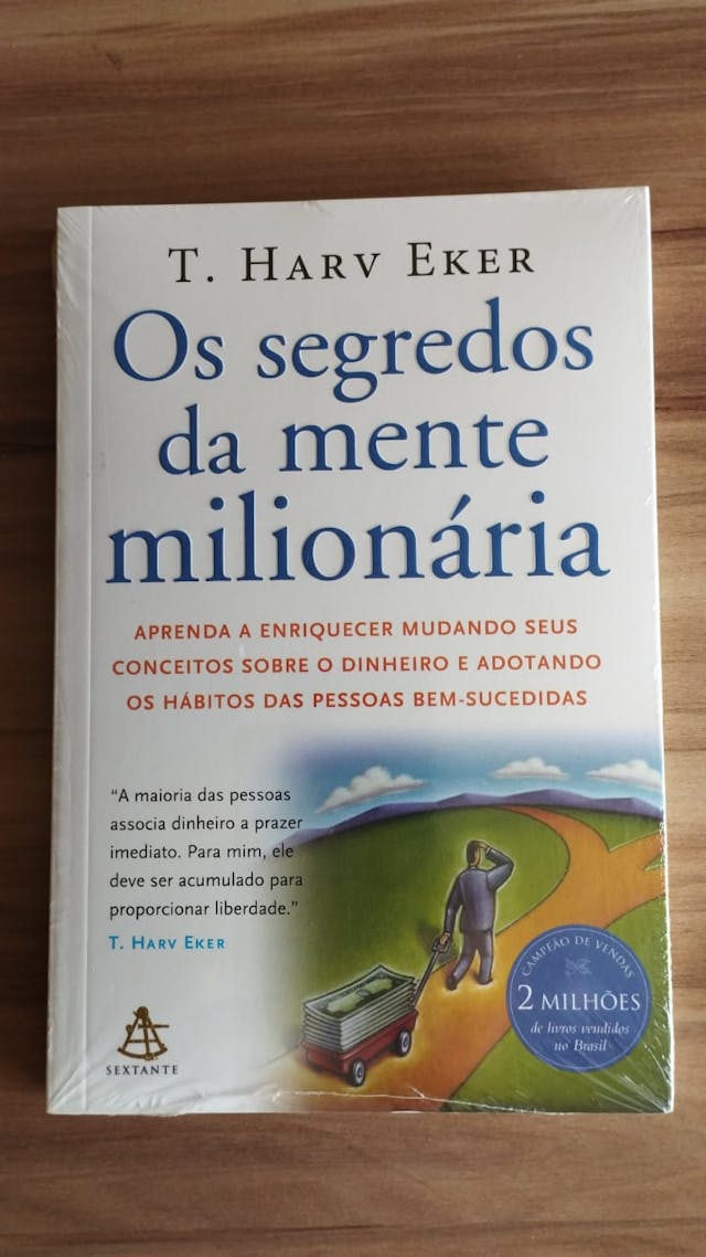 livro os segredos da mente milionaria, sucesso de vendas em todo brasil, um classico varias vezes premiados.